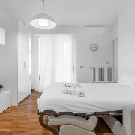 Duomo-navigli Samara 1 Brioschi, 65 * Milão